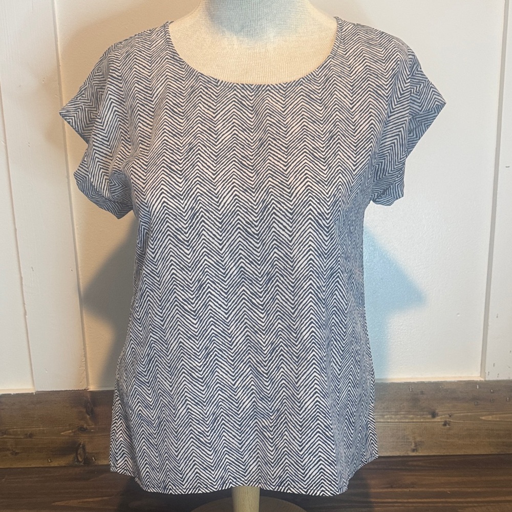 Forever 21 Navy Blue and White Zigzag Short Sleeve Top-